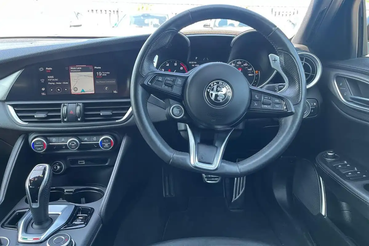 2021-alfa-romeo-giulia-20-veloce-276bhp-big-14
