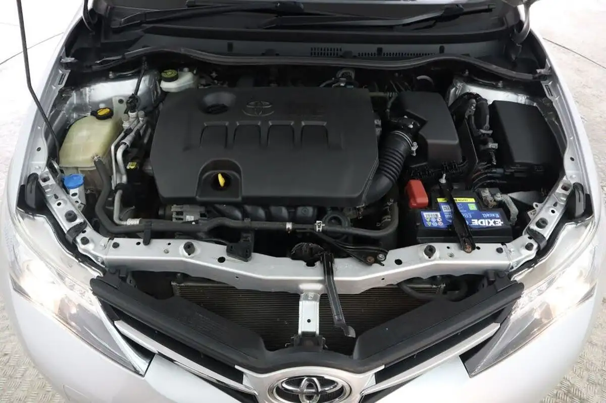 2014-toyota-auris-16-excel-hatchback-multidrive-s-big-9