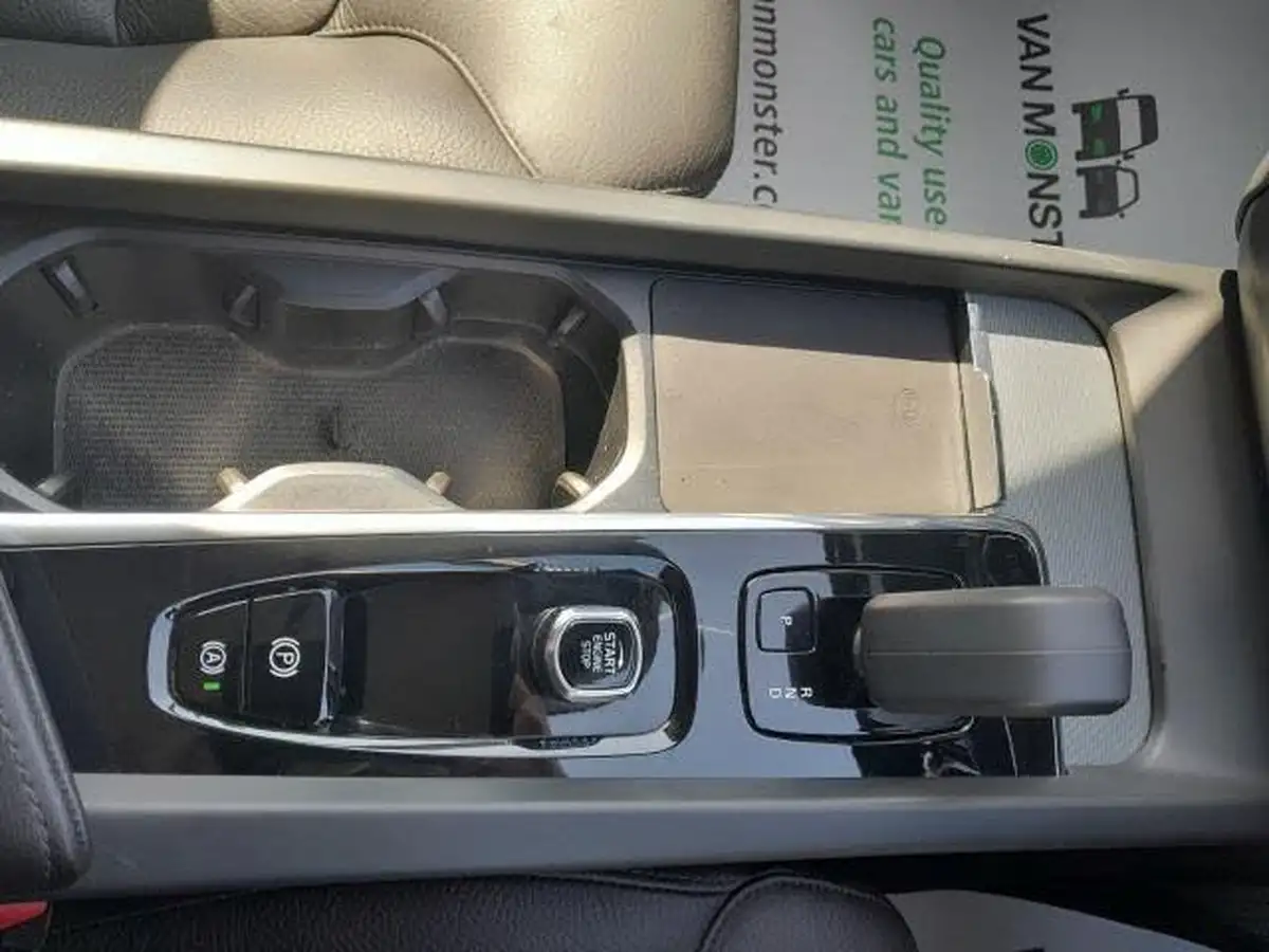 2022-volvo-xc60-20-b5-core-big-23