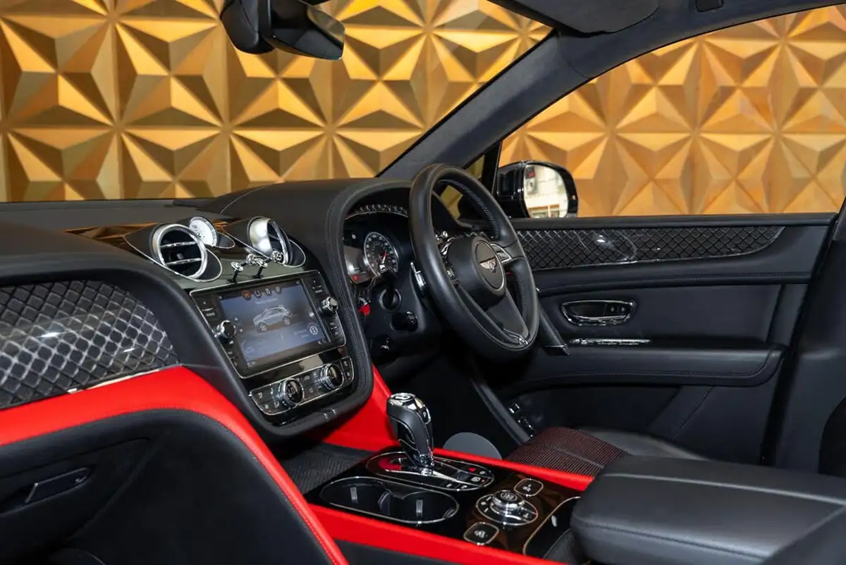 2019-bentley-bentayga-40-v8-big-24