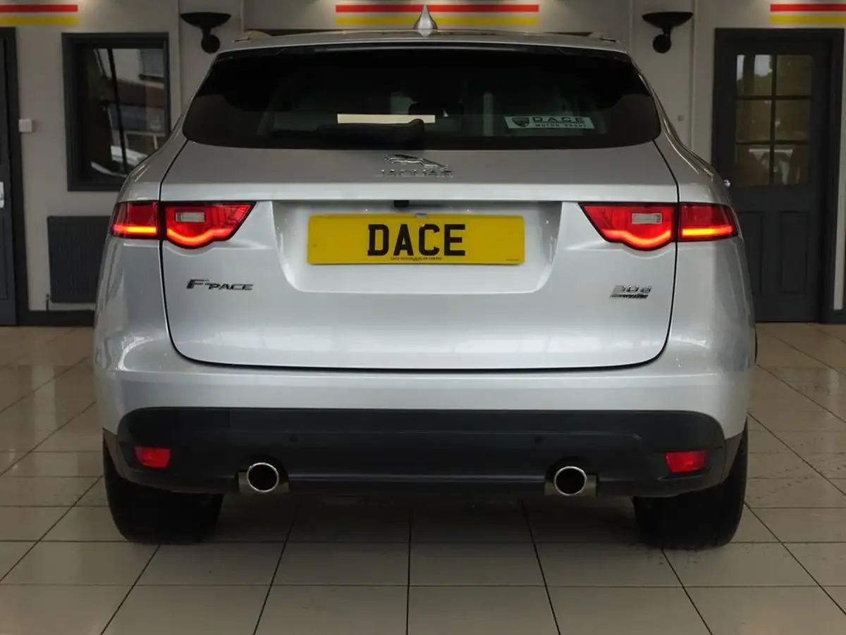 2017-jaguar-f-pace-30td-portfolio-big-8