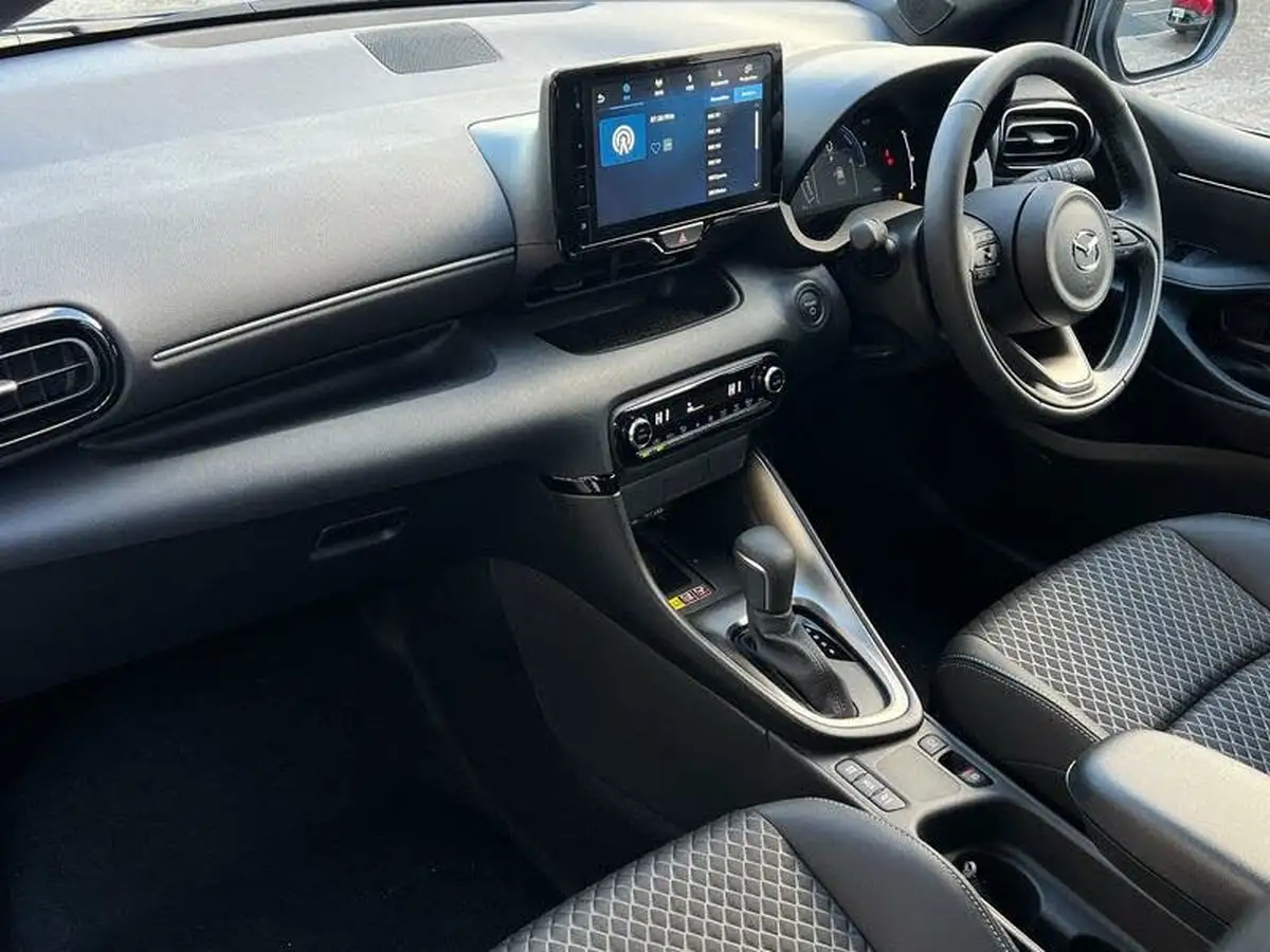 2024-mazda-mazda2-15-homura-big-10