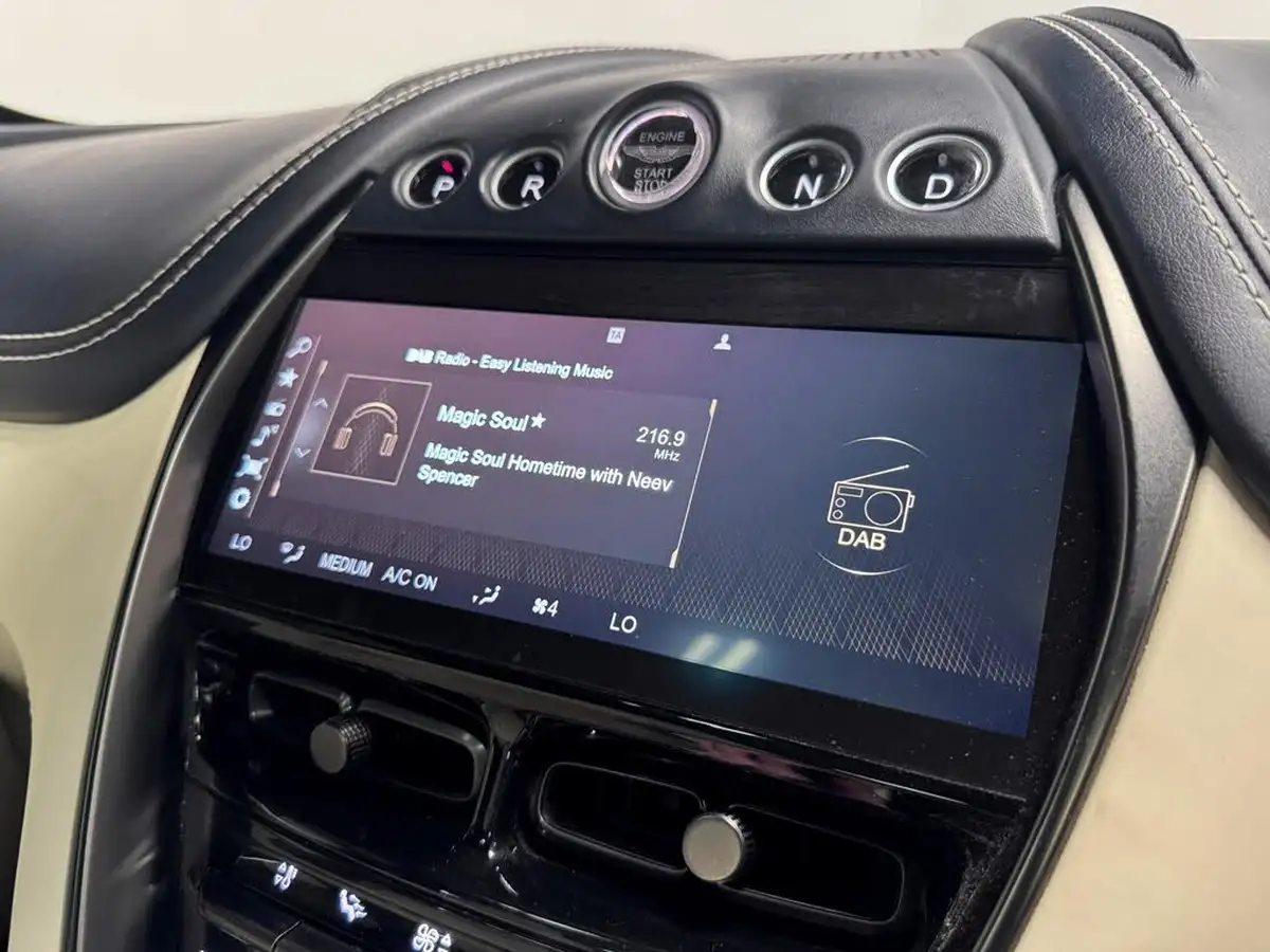 2021-aston-martin-dbx-40-v8-big-47