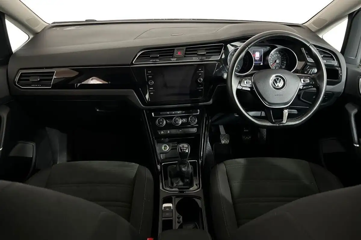 2021-volkswagen-touran-15-tsi-sel-big-11
