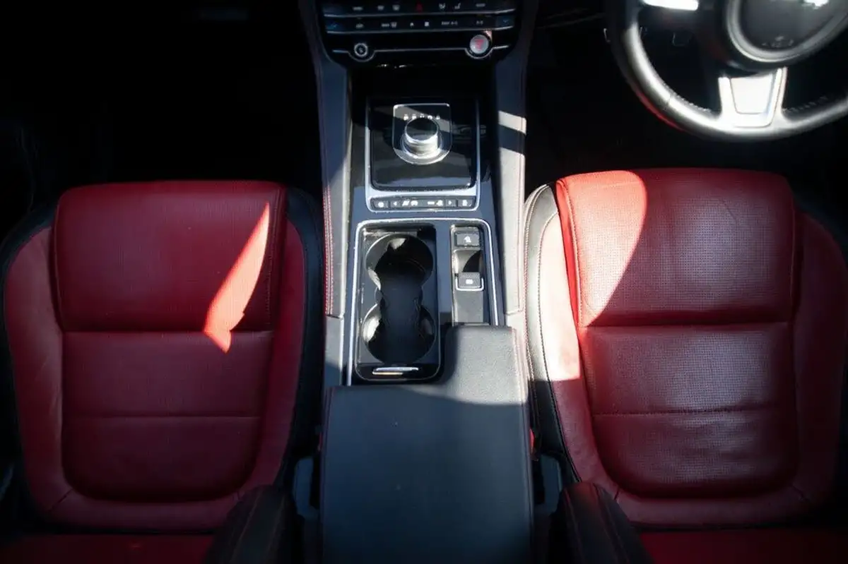 2019-jaguar-f-pace-20-i4d-chequered-flag-180ps-big-19