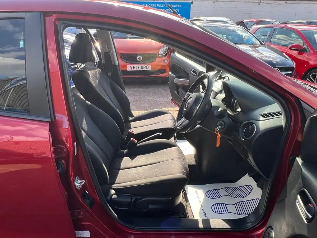 2013-mazda-mazda2-13-venture-big-29