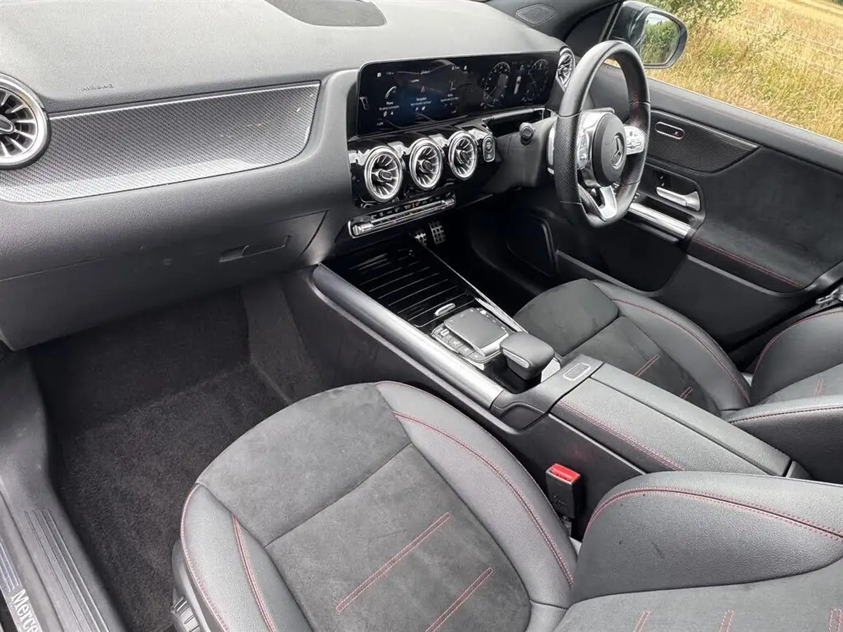 2022-mercedes-benz-gla-class-13-gla-200-amg-line-premium-big-11