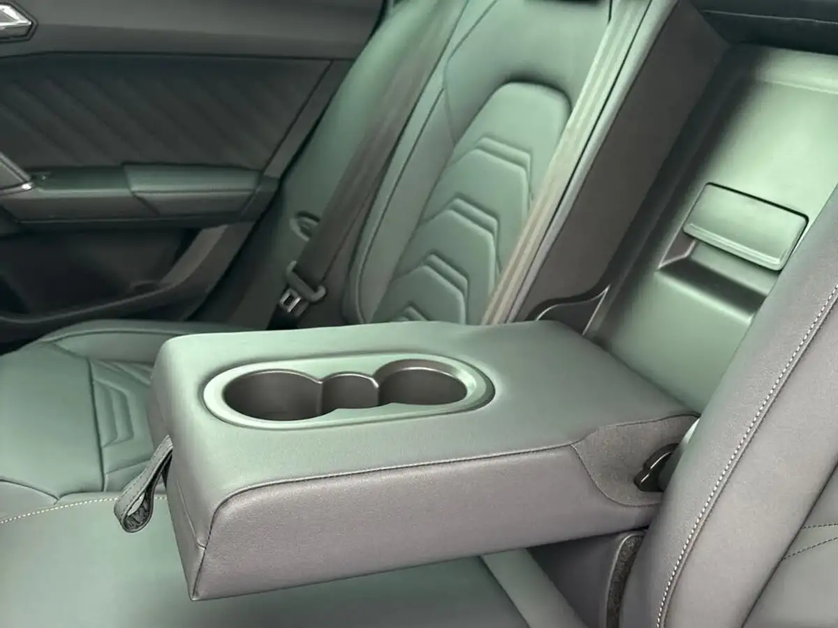 2024-cupra-formentor-15-e-hybrid-v3-big-34