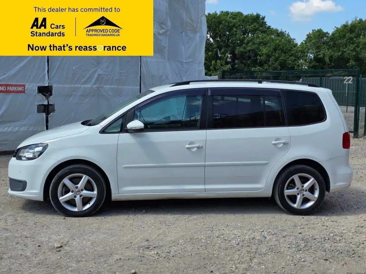 2014-volkswagen-touran-big-11