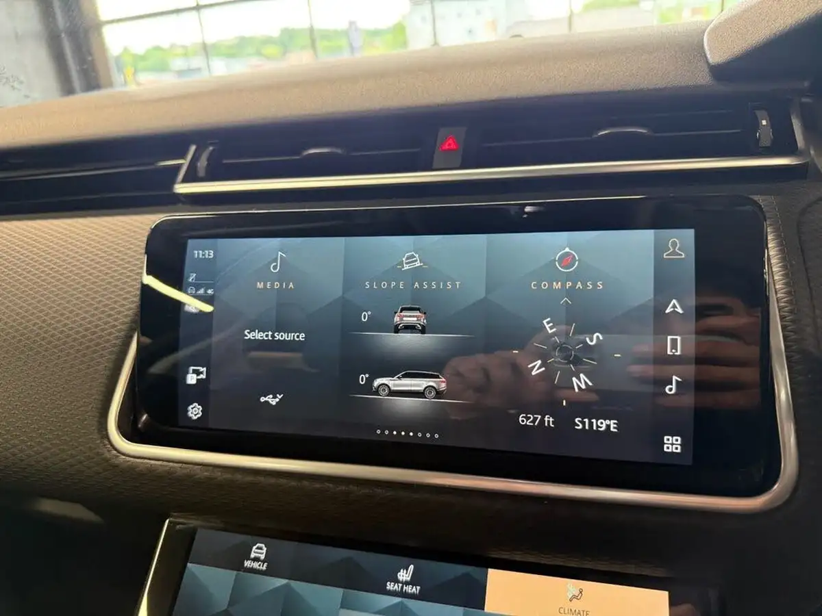 2022-land-rover-range-rover-velar-20-d200-r-dynamic-se-big-45