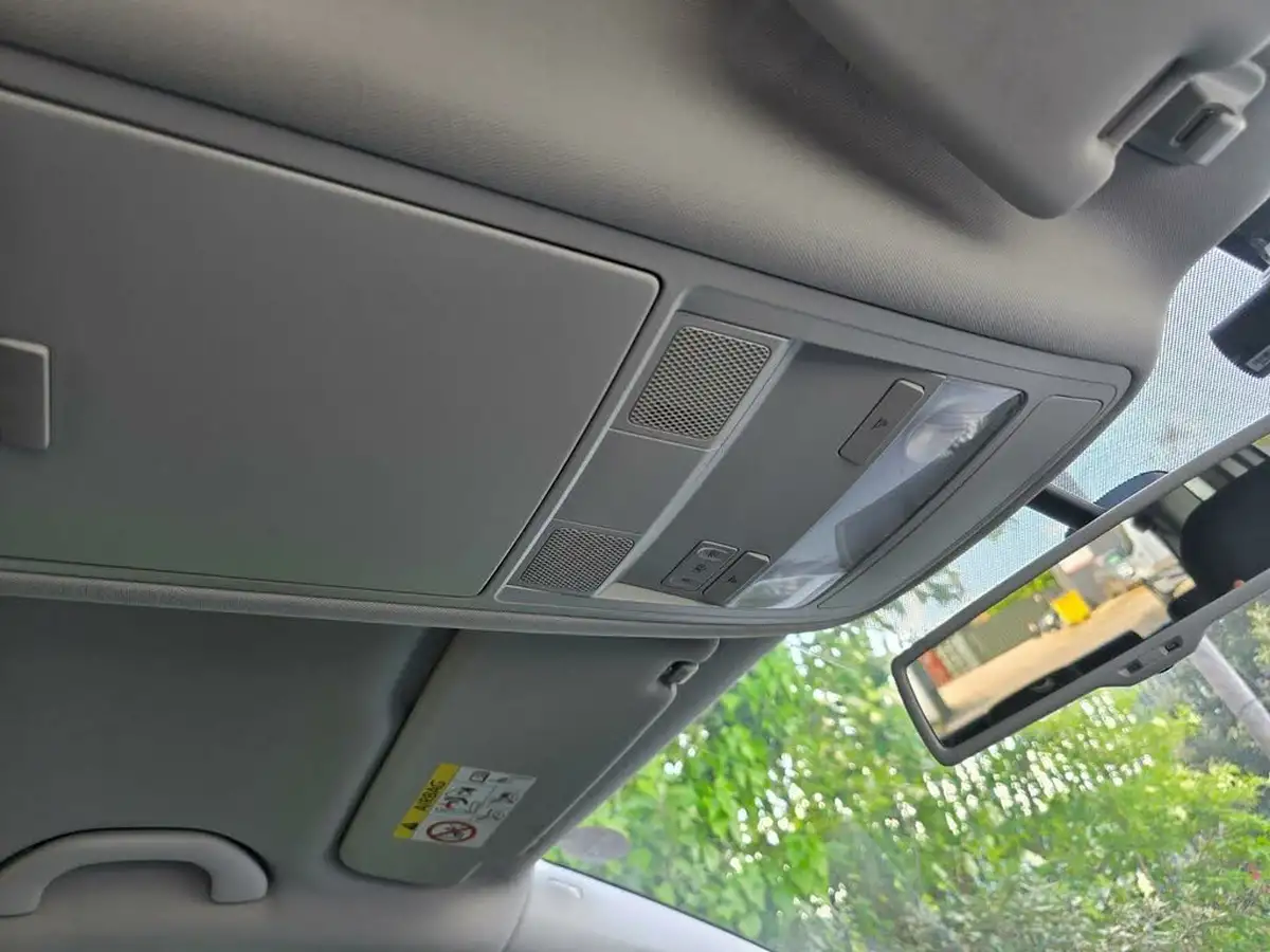 2014-volkswagen-touran-big-63