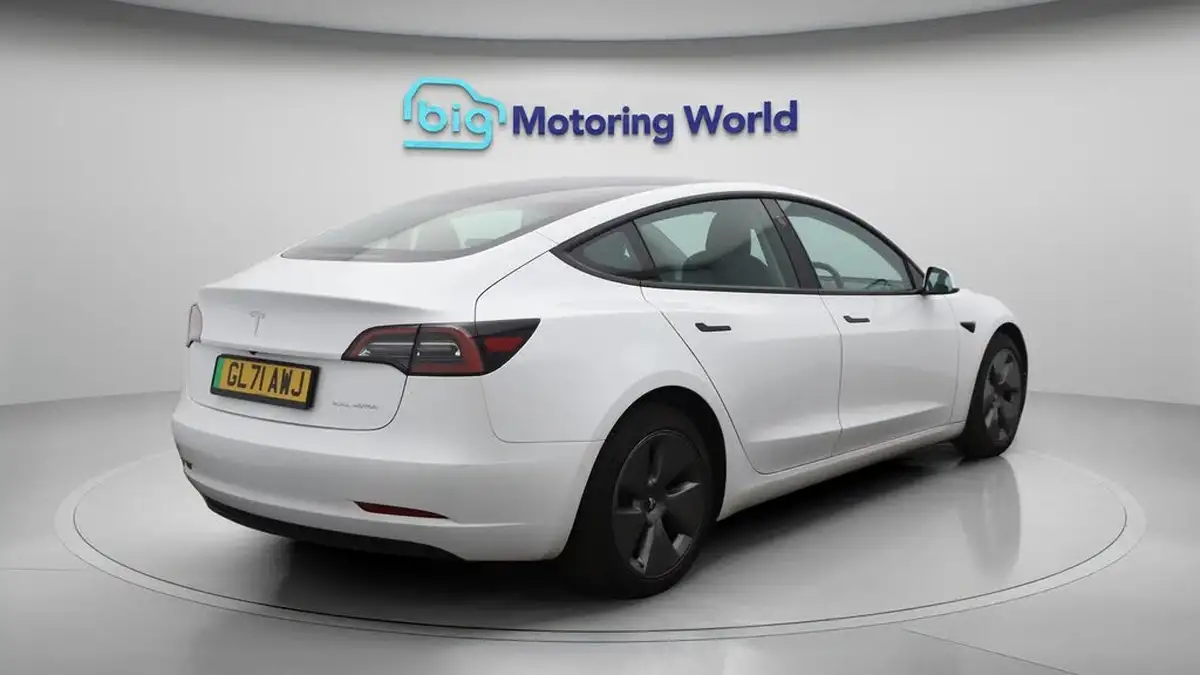 2021-tesla-model-3-e-long-range-awd-big-7