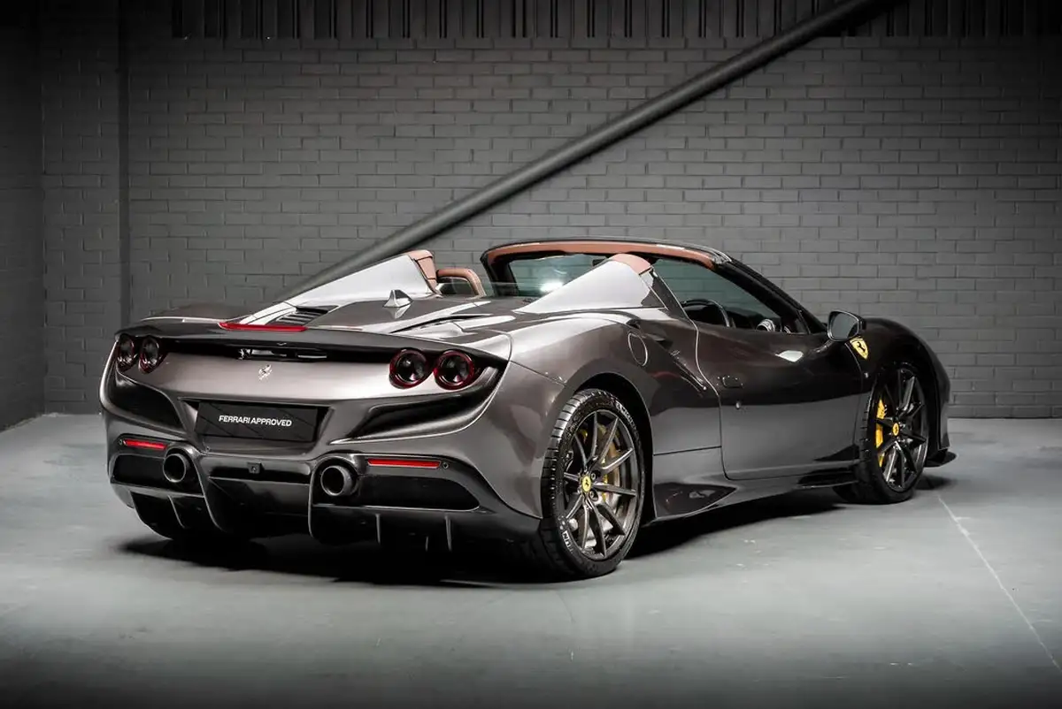 2021-ferrari-f8-spider-big-5