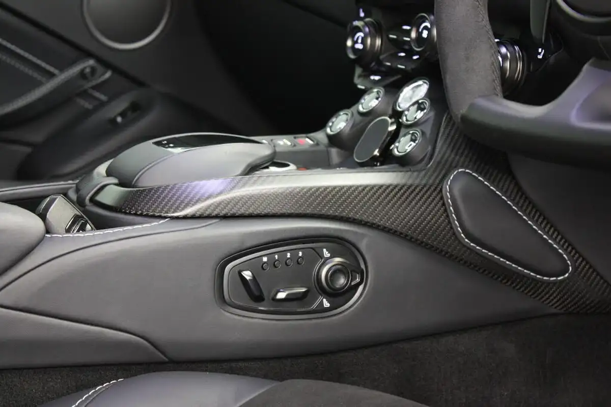 2022-aston-martin-vantage-40-v8-vantage-coupe-auto-big-38