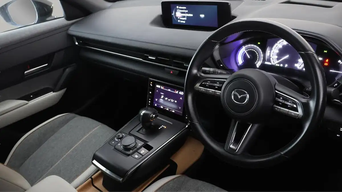 2021-mazda-mx-30-e-sport-lux-big-8