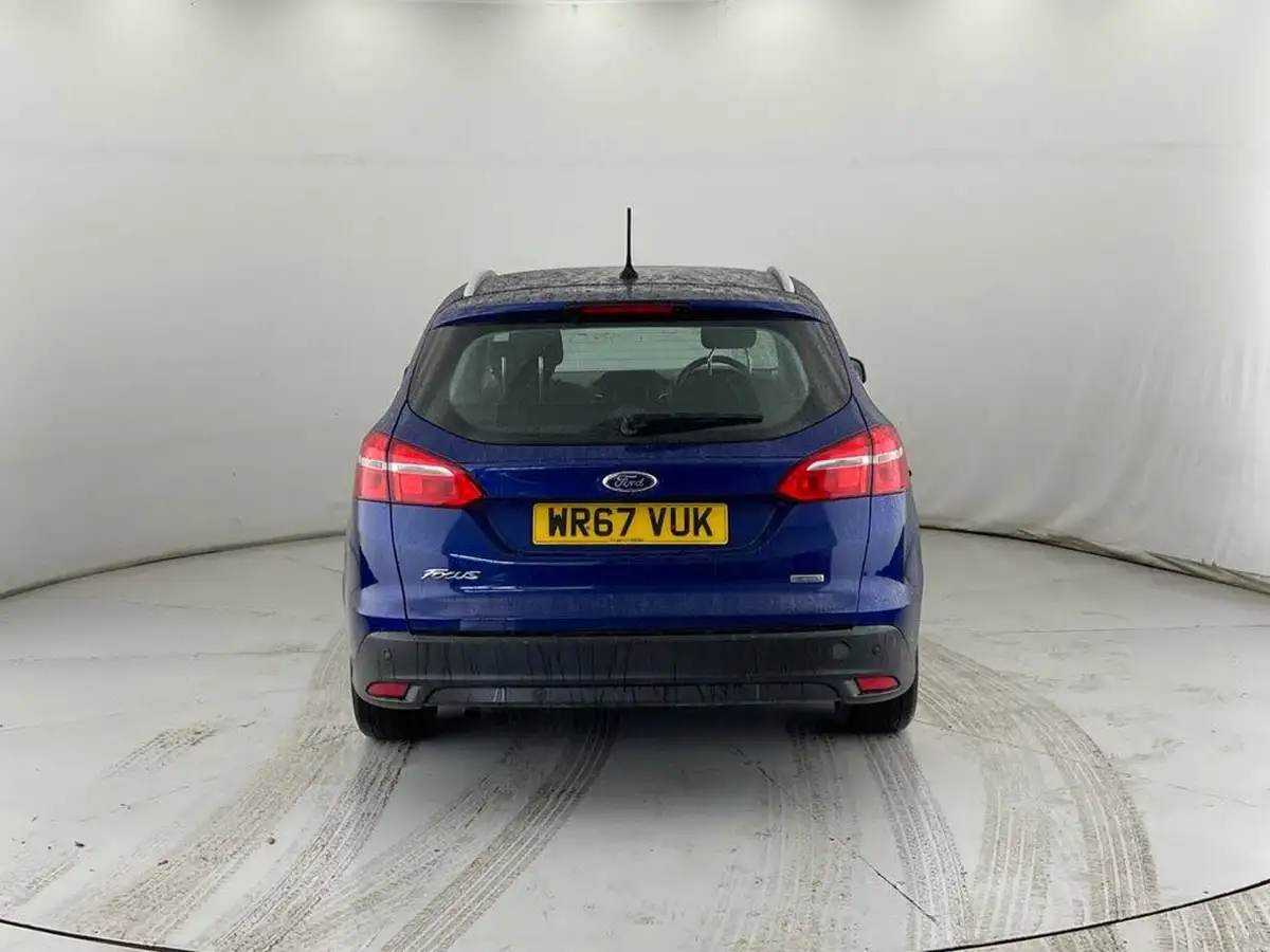 2017-ford-focus-10t-titanium-125ps-estate-big-4