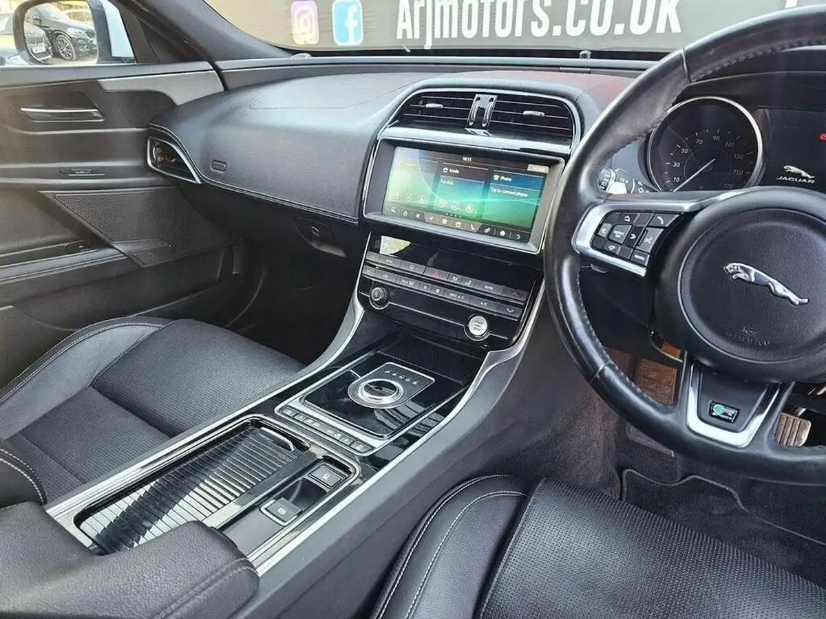 2018-jaguar-xe-20i-r-sport-200ps-1997cc-big-38
