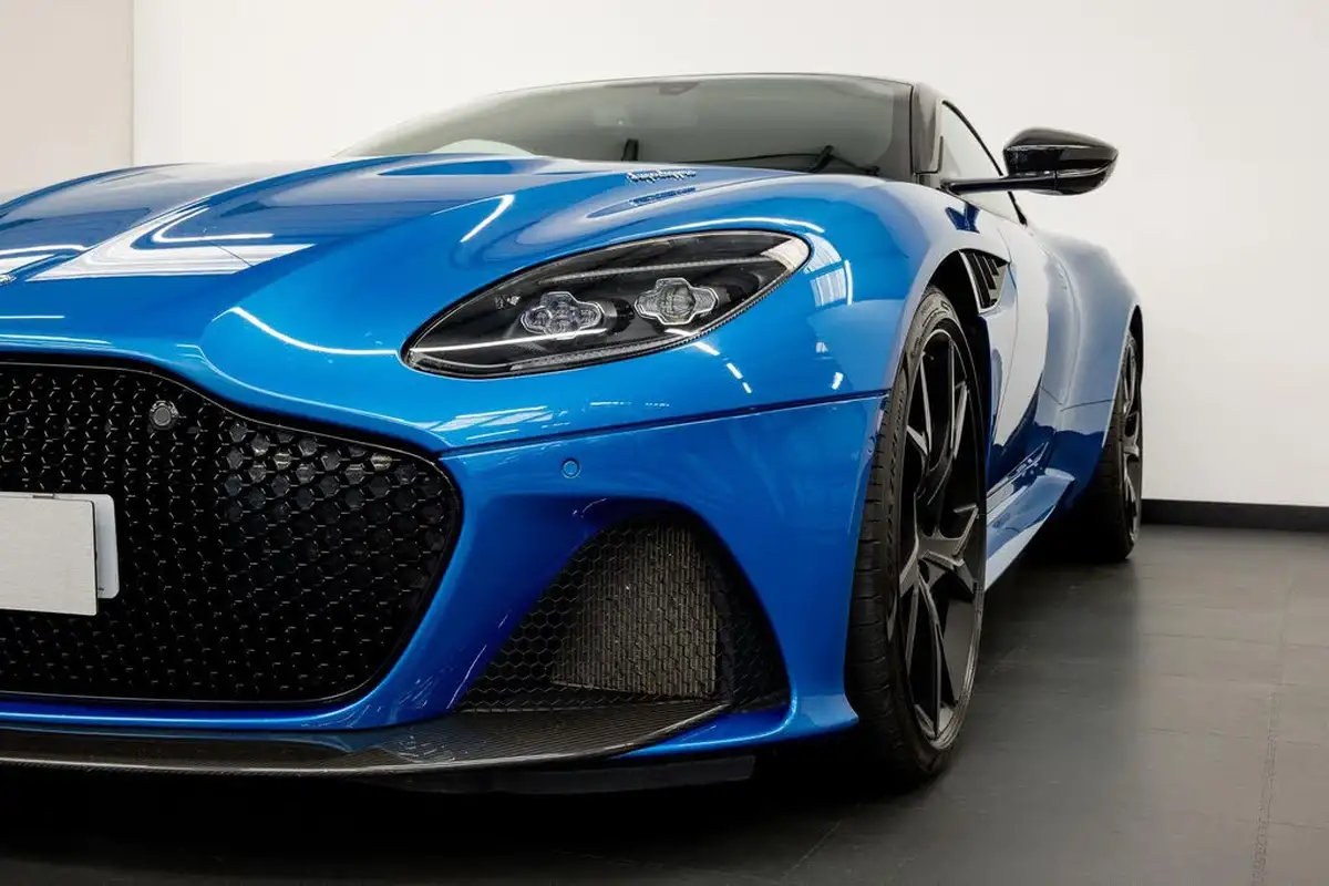 2019-aston-martin-dbs-52-v12-superleggera-big-14