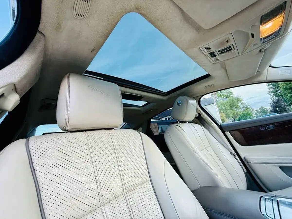 2010-jaguar-xj-series-30td-xj-portfolio-big-18