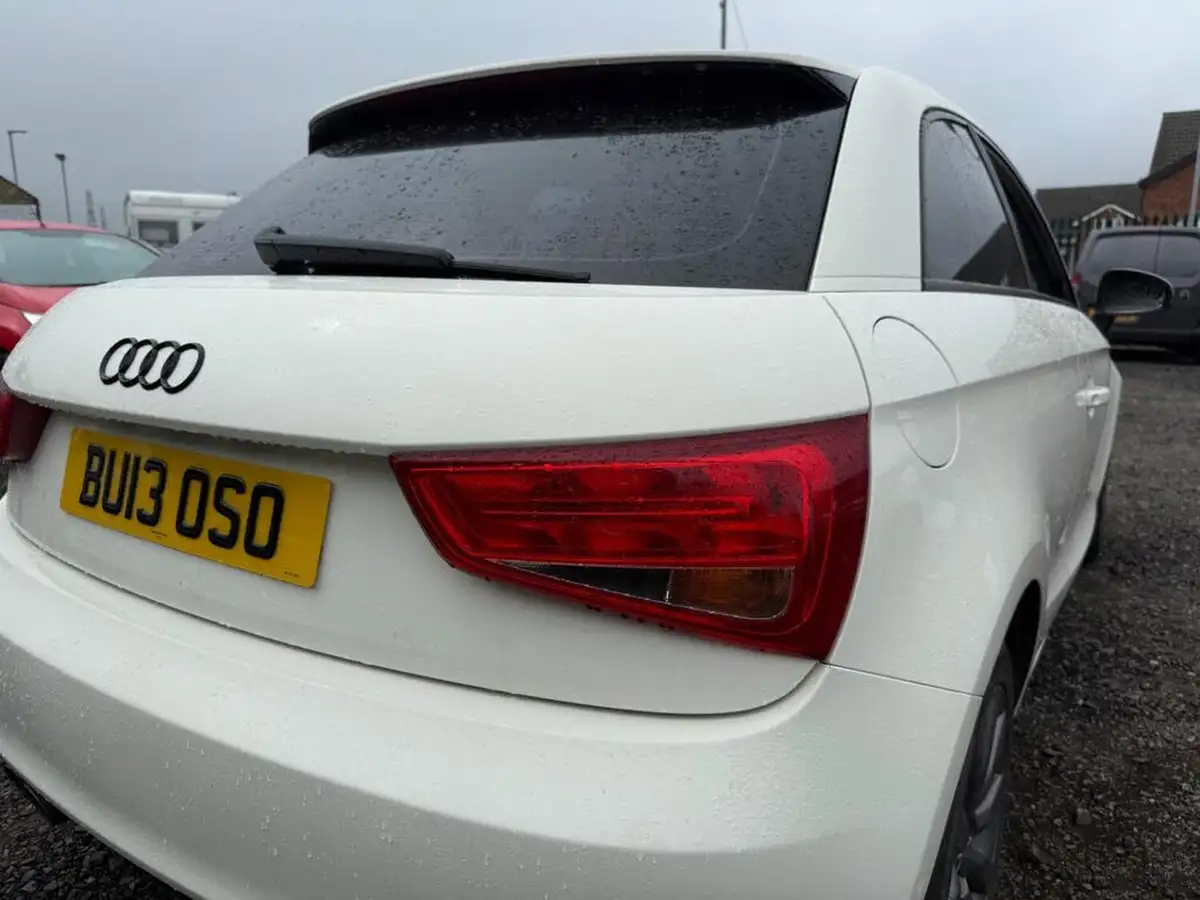 2013-audi-a1-14-sport-tfsi-122ps-hatchback-3d-1390cc-big-7