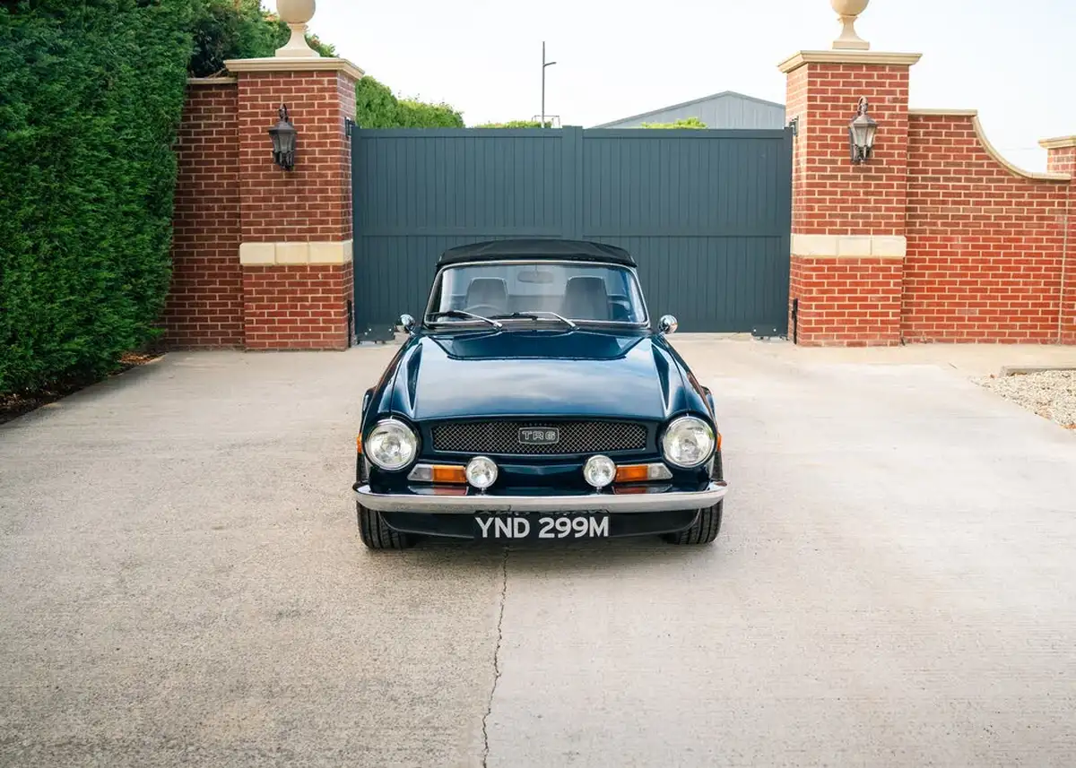 1973-triumph-tr6-roadster-rwd-big-8