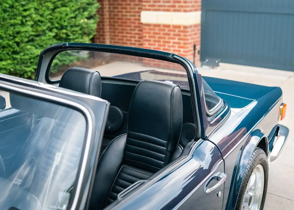 1973-triumph-tr6-roadster-rwd-big-32