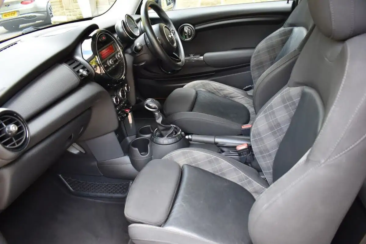 2014-mini-cooper-15-cooper-3d-auto-big-9