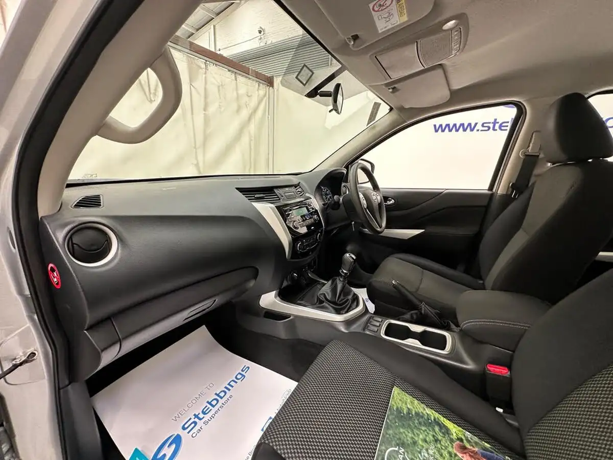 2021-nissan-navara-23dci-tt-acenta-double-big-26