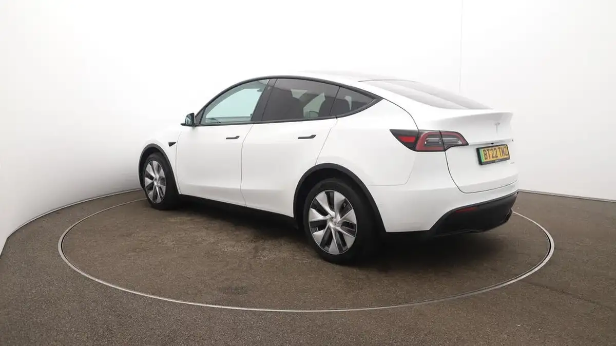 2022-tesla-model-y-e-long-range-big-65