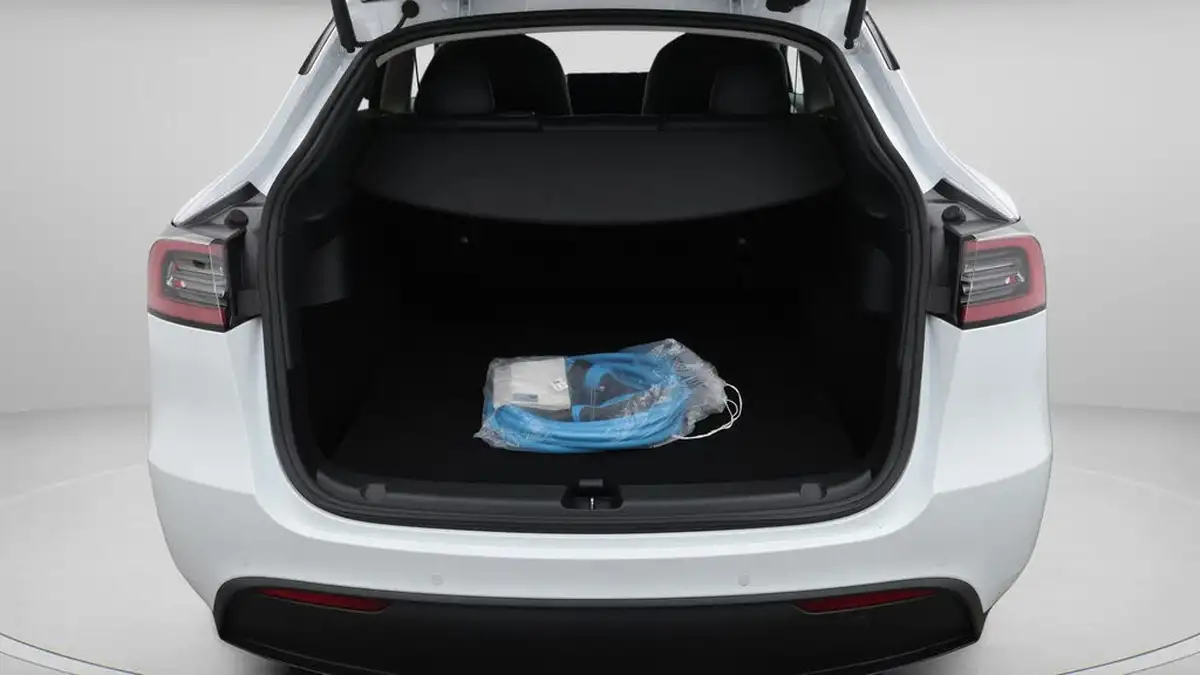 2022-tesla-model-y-e-long-range-big-17