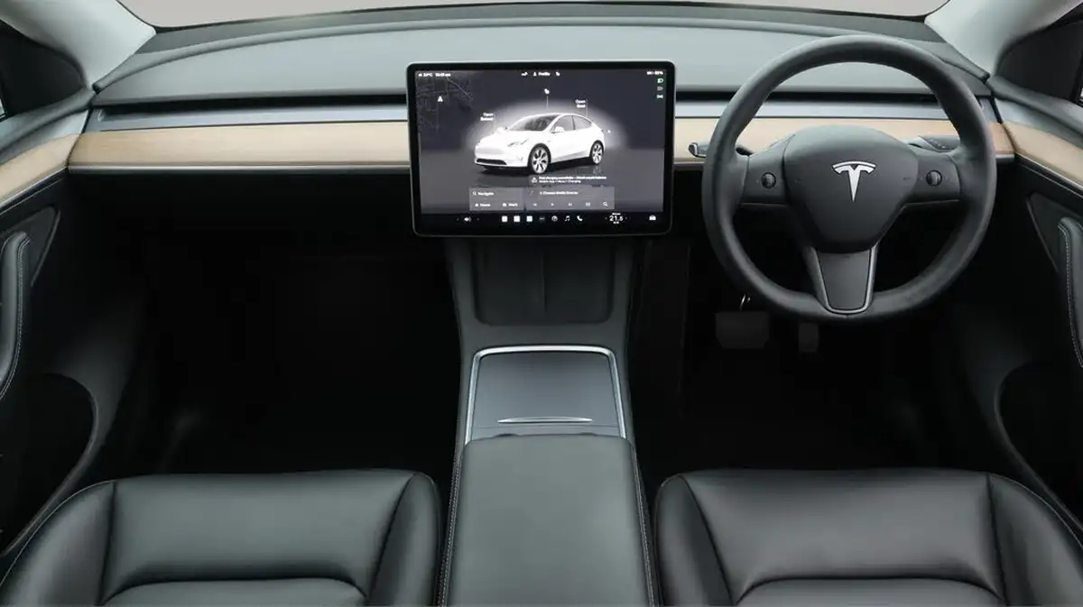 2022-tesla-model-y-e-long-range-big-13