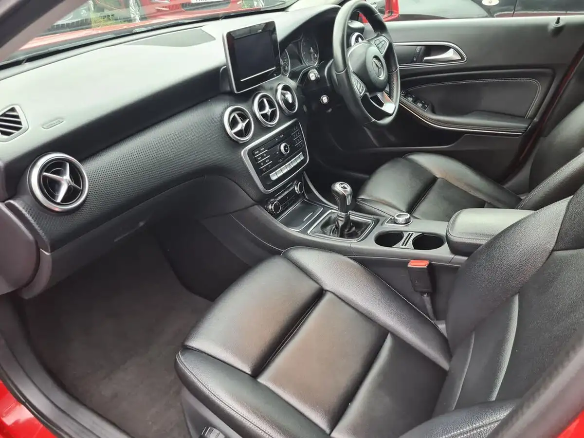 2017-mercedes-benz-a-class-15d-a180d-se-ss-big-2