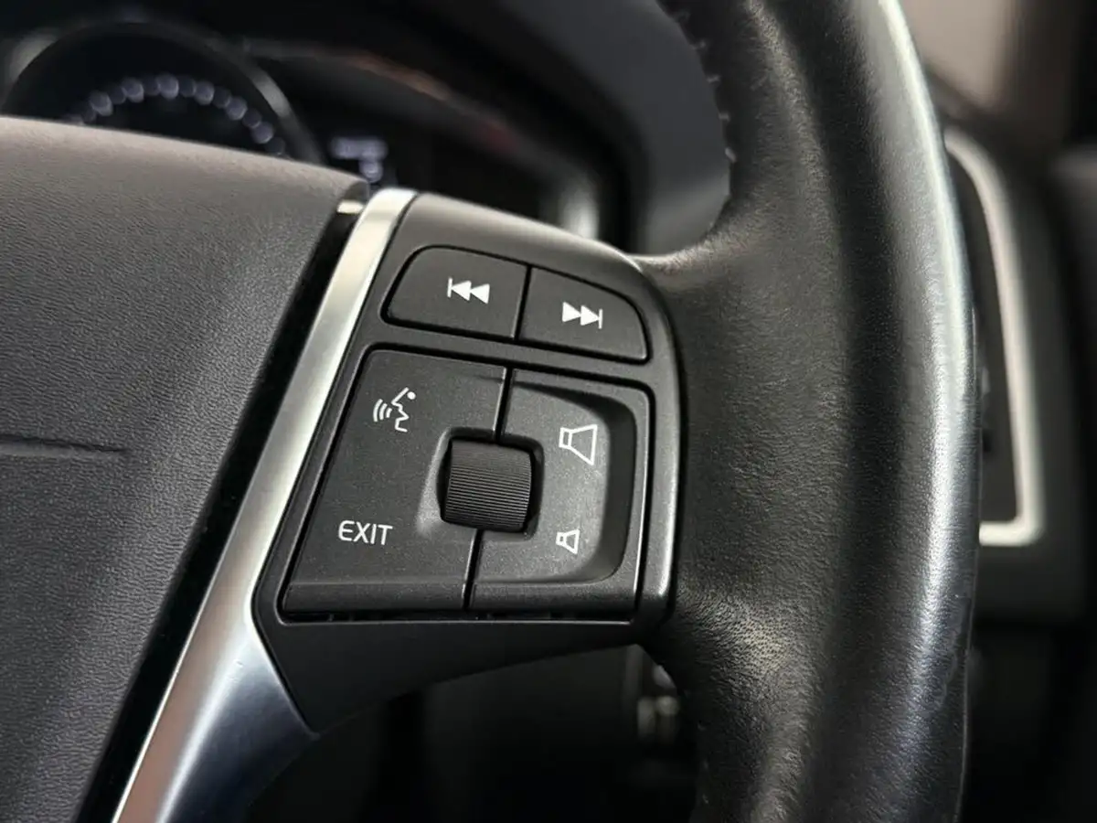 2017-volvo-xc60-24td-d5-se-lux-big-29