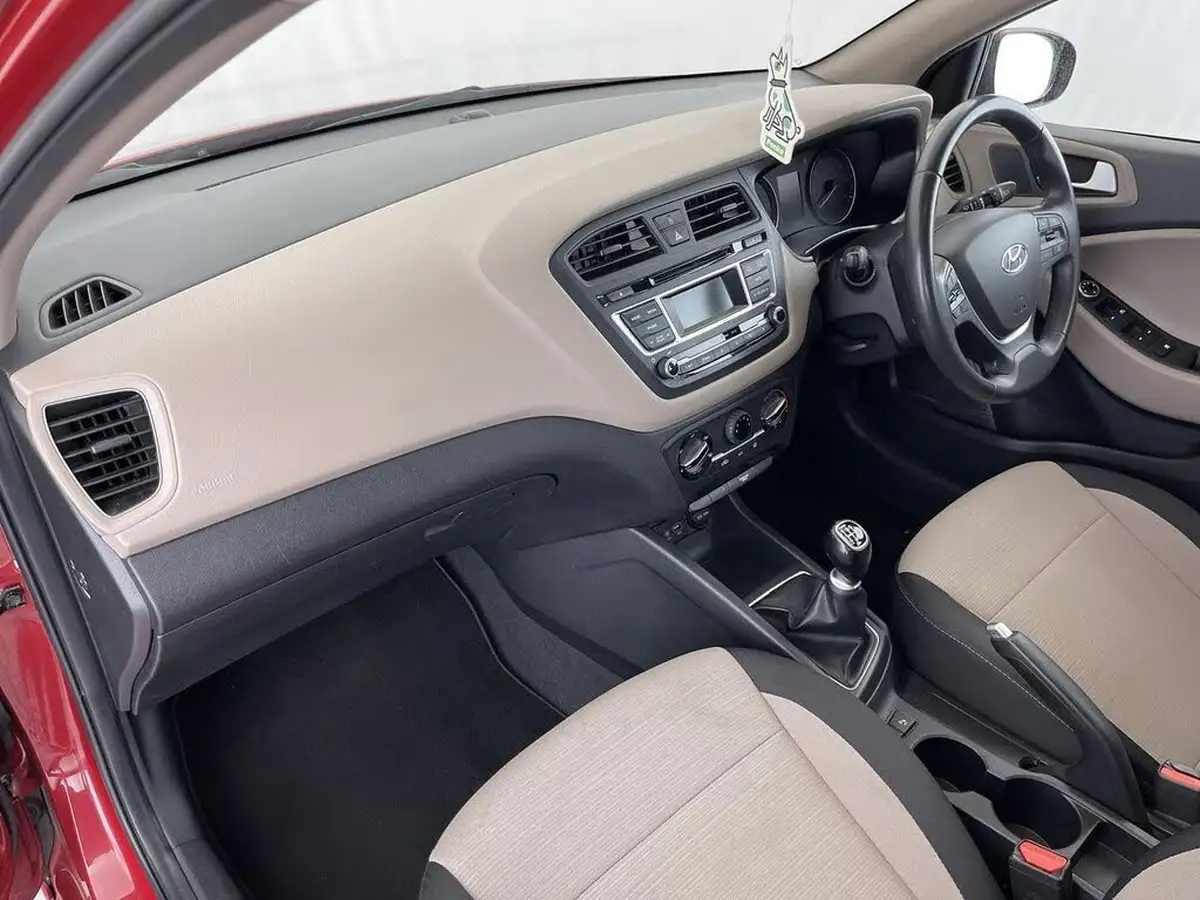 2015-hyundai-i20-12-se-hatchback-5d-big-30