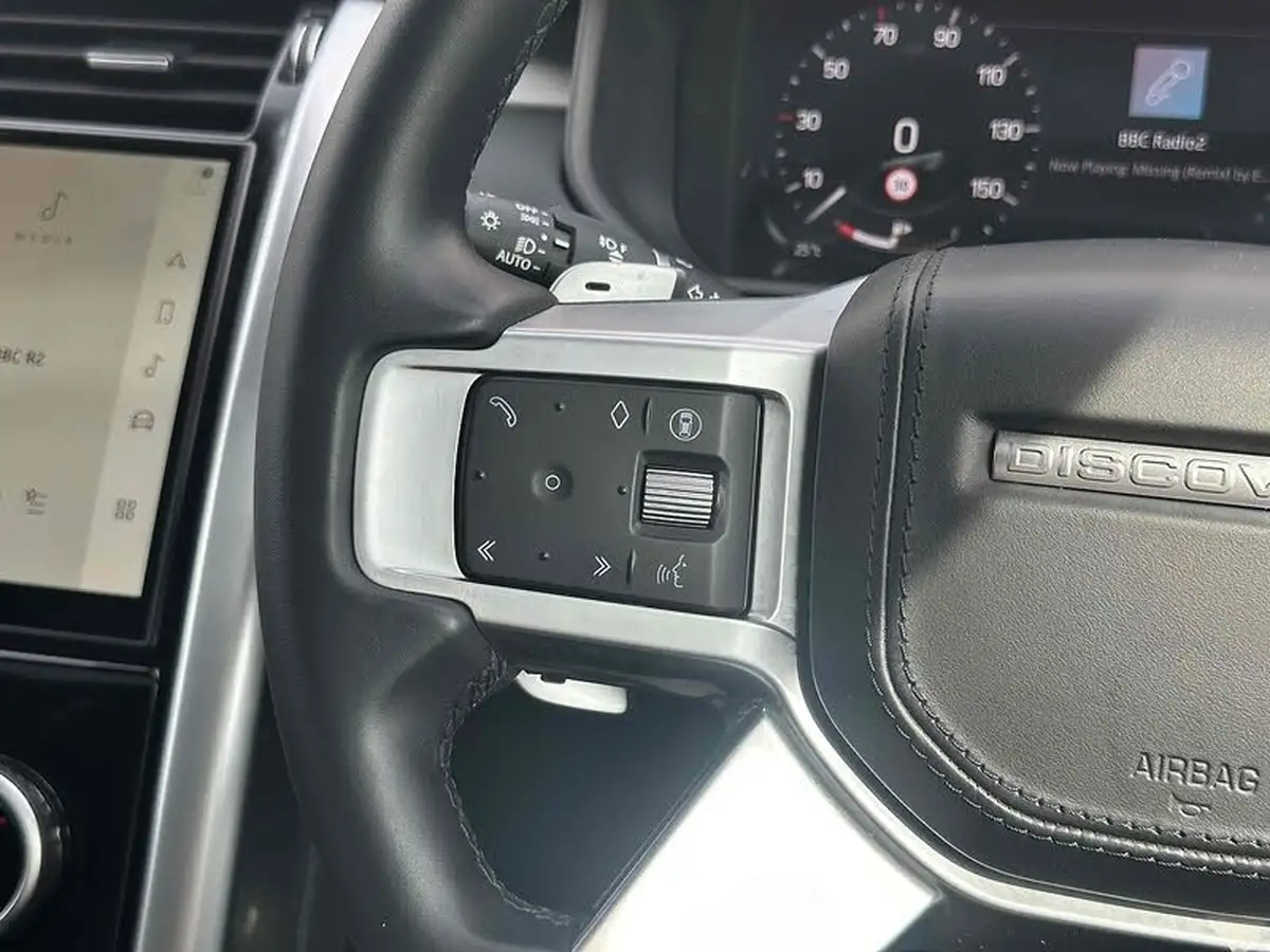 2023-land-rover-discovery-30-d300-dynamic-hse-big-30