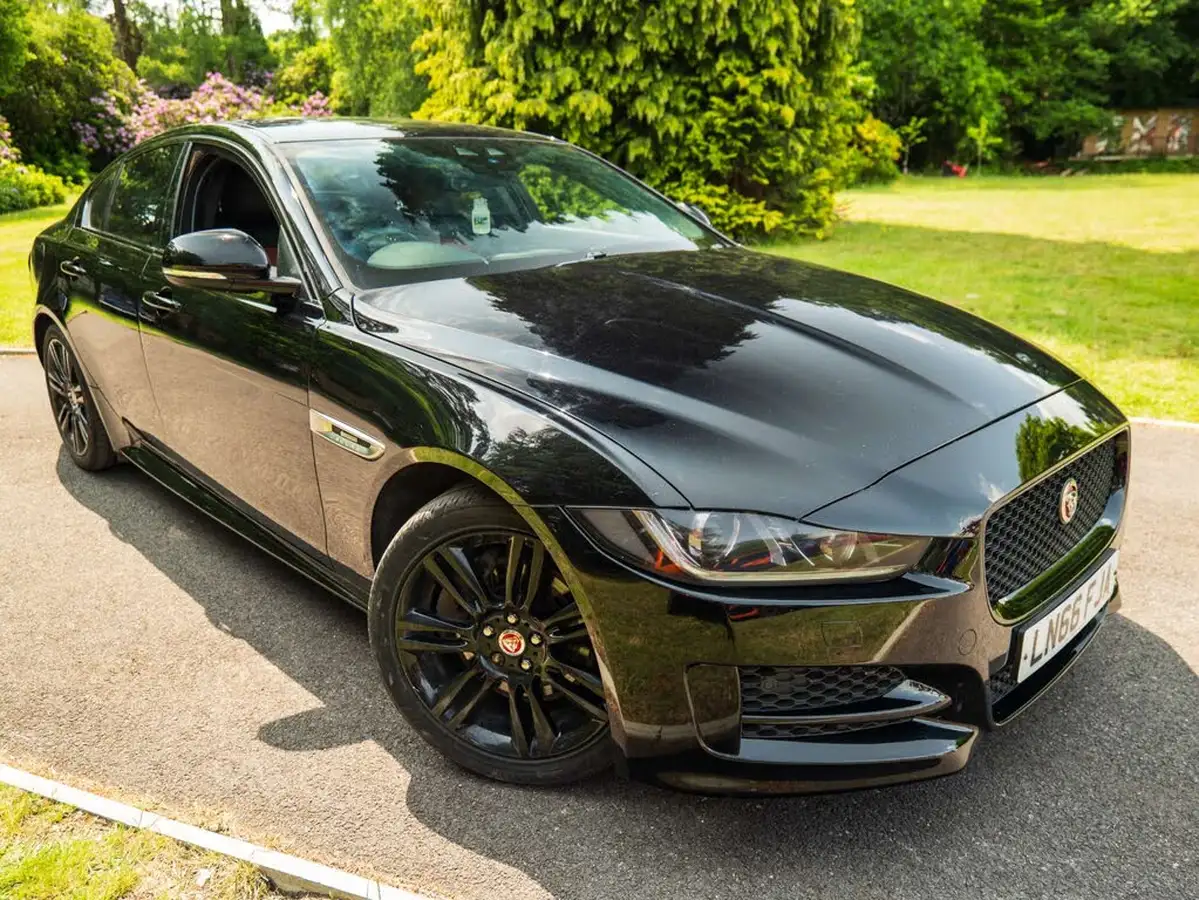 2016-jaguar-xe-20i-r-sport-240ps-big-0
