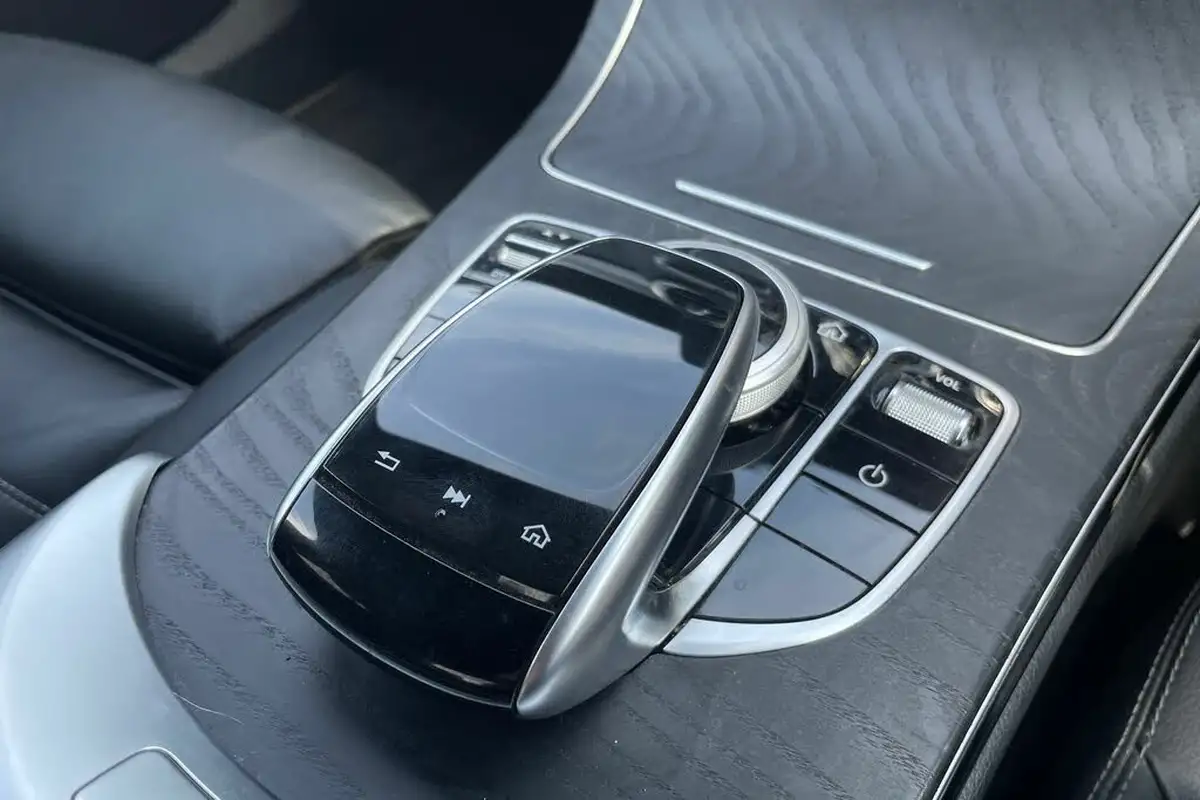 2020-mercedes-benz-c-class-20d-c300d-amg-line-edition-244ps-premium-saloon-4d-big-45