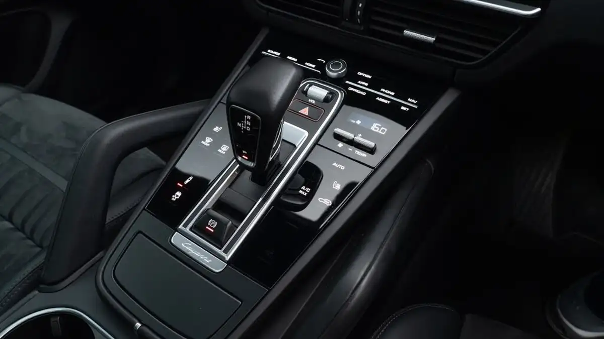 2020-porsche-cayenne-40-v8-gts-coupe-big-23