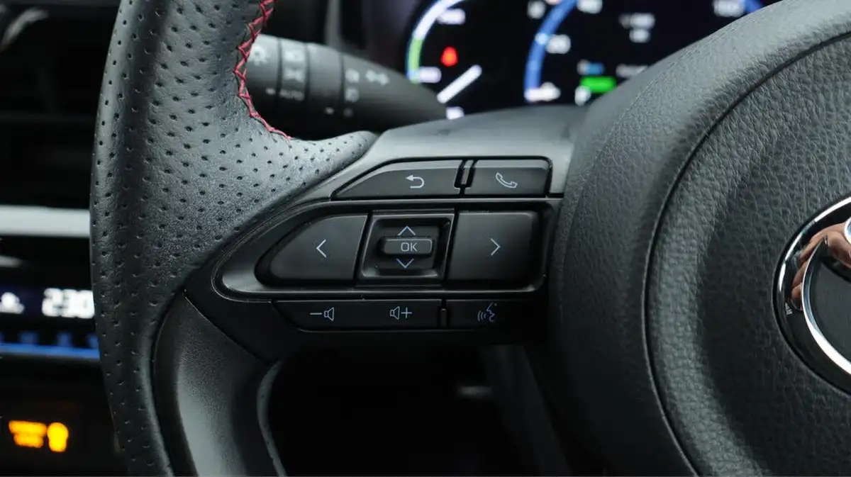 2023-toyota-yaris-cross-15-vvt-i-gr-sport-big-23