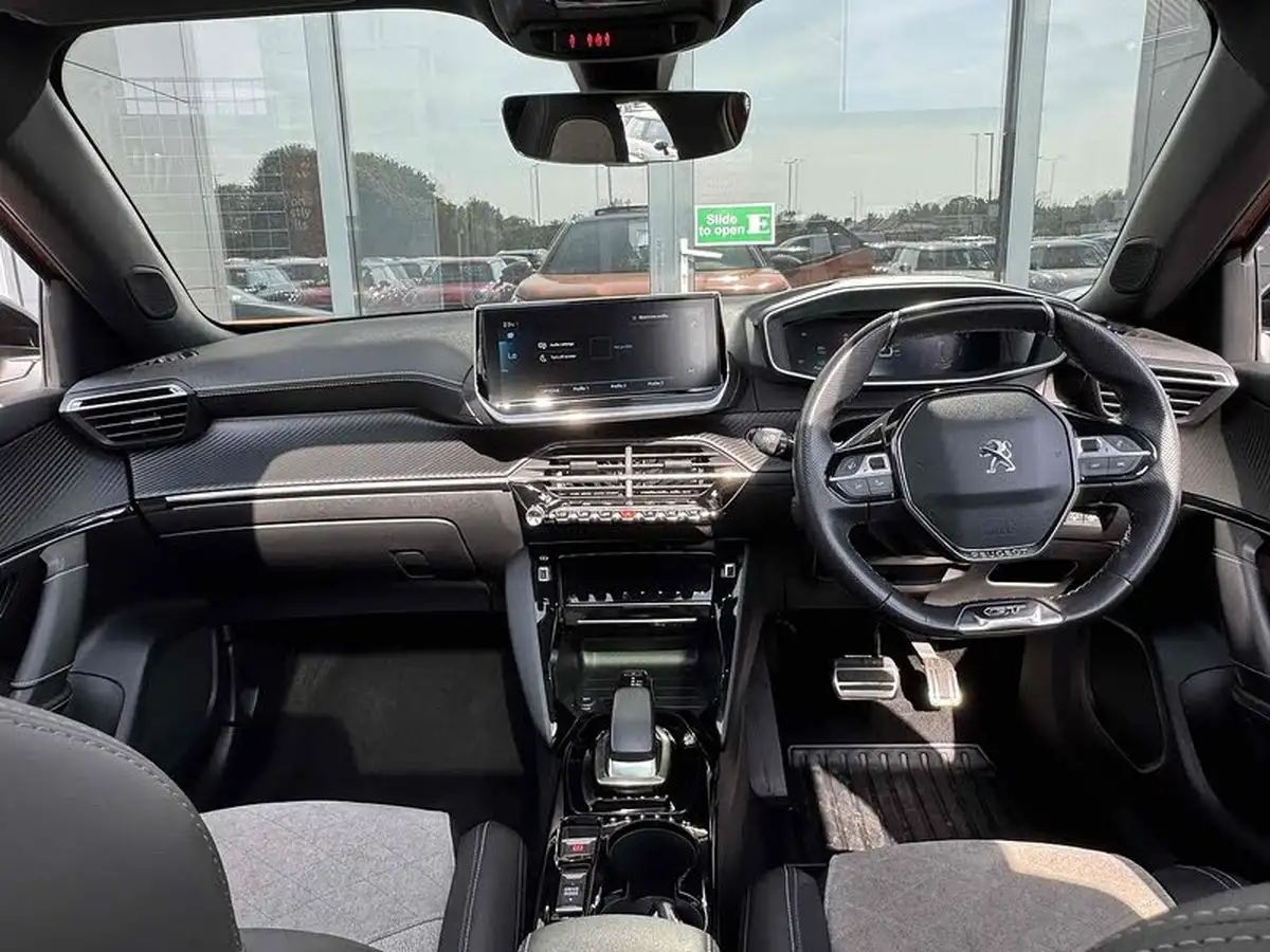 2021-peugeot-2008-suv-e-gt-premium-big-3