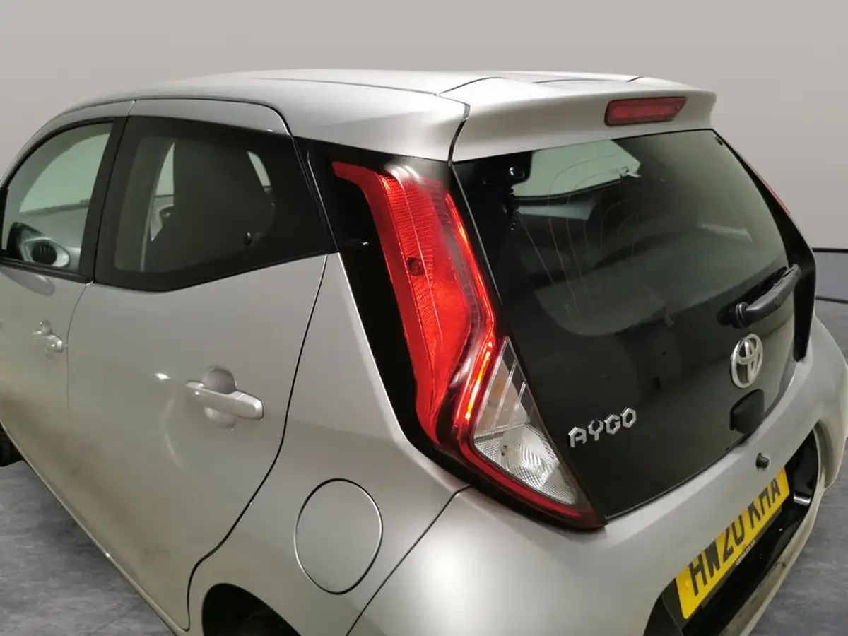 2020-toyota-aygo-10-vvt-i-x-play-big-16