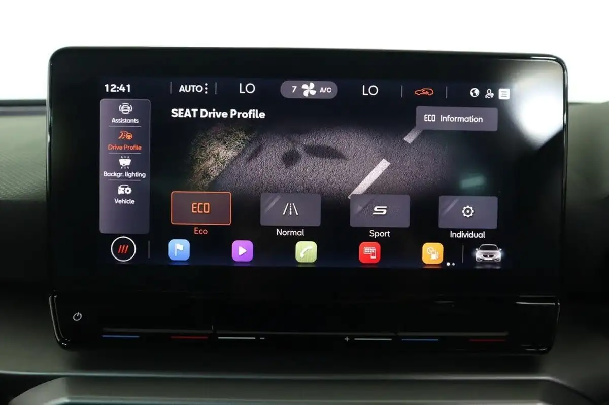 2021-seat-leon-15-etsi-fr-hatchback-big-42