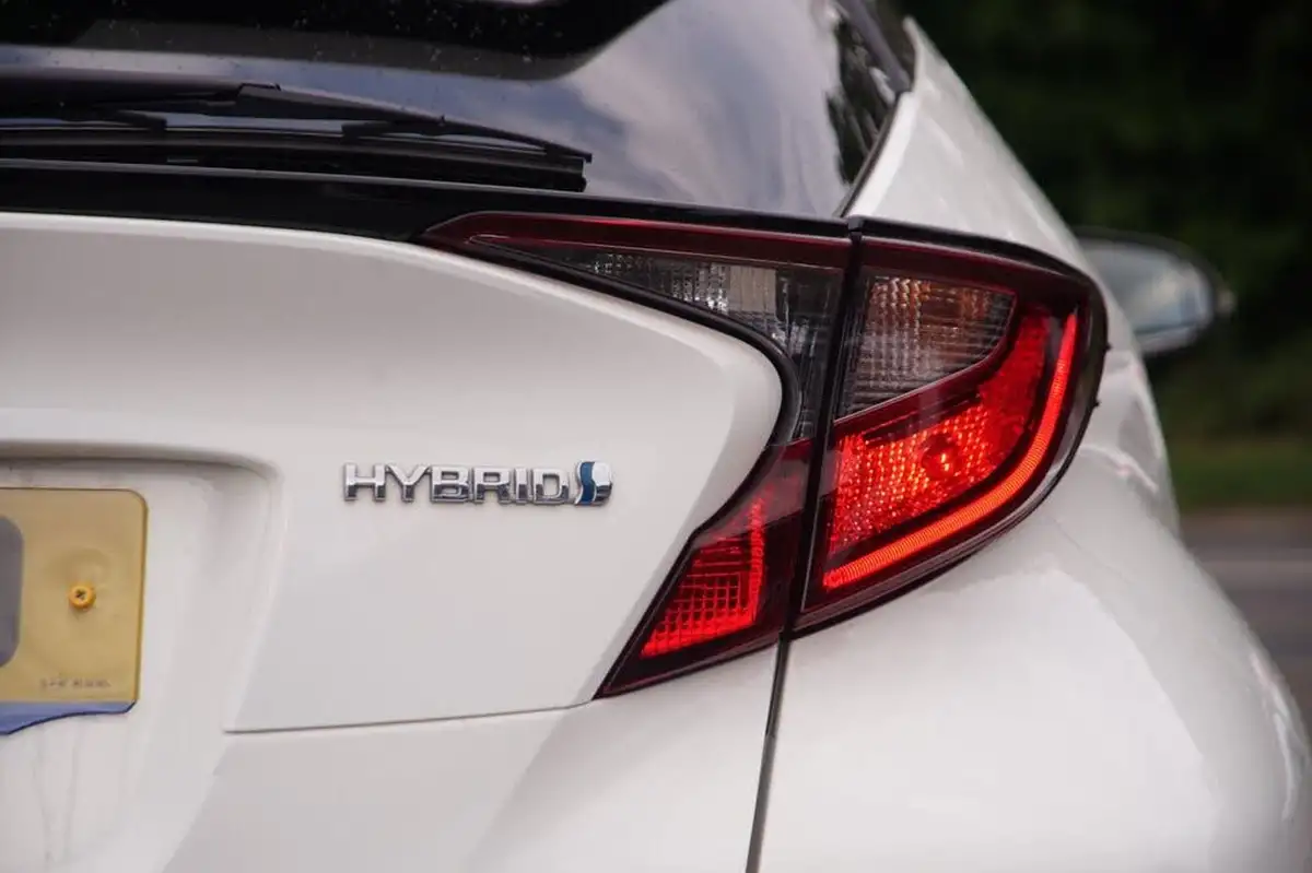 2021-toyota-c-hr-18-vvt-i-design-big-40