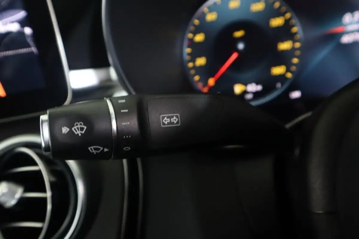 2021-mercedes-benz-c-class-20d-c220d-amg-line-edition-saloon-4d-big-18