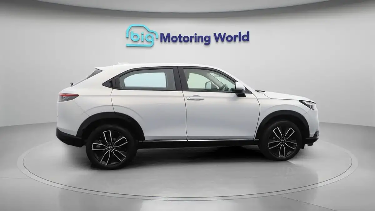 2022-honda-hr-v-15-i-mmd-advance-big-8