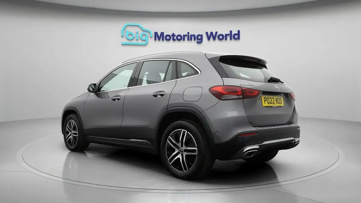 2022-mercedes-benz-gla-class-13-gla-200-sport-executive-big-5