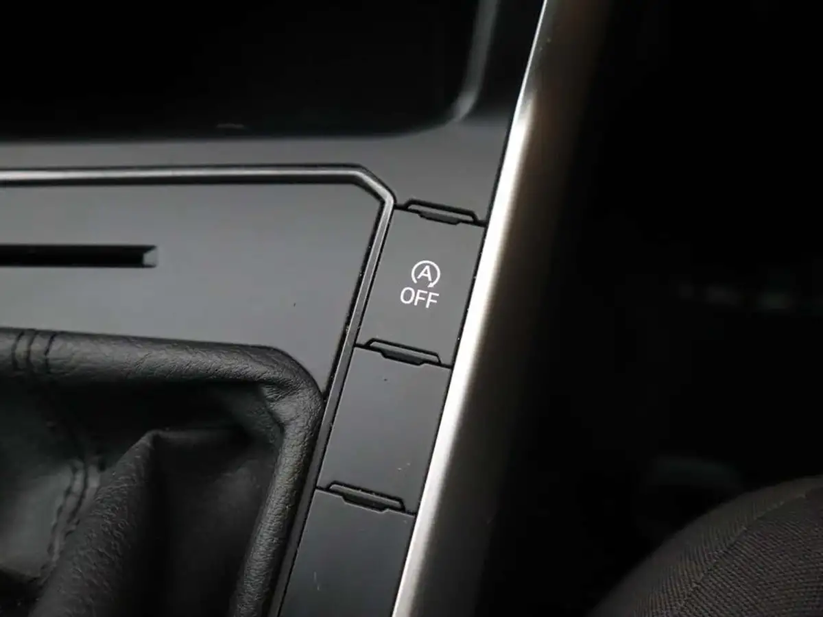 2022-volkswagen-polo-10-life-big-27