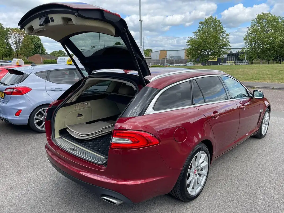 2014-jaguar-xf-30td-premium-luxury-sportbrake-5d-big-16