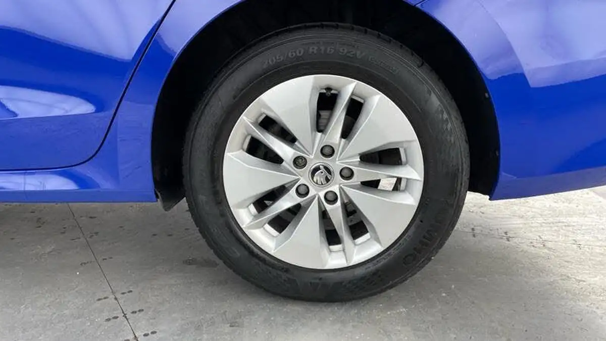 2022-skoda-octavia-20tdi-se-116ps-estate-big-28
