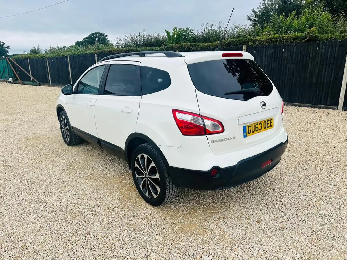 2013-nissan-qashqai2-15td-360-big-15